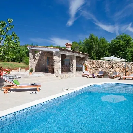 Charming Bea With Private Pool And Volleyball