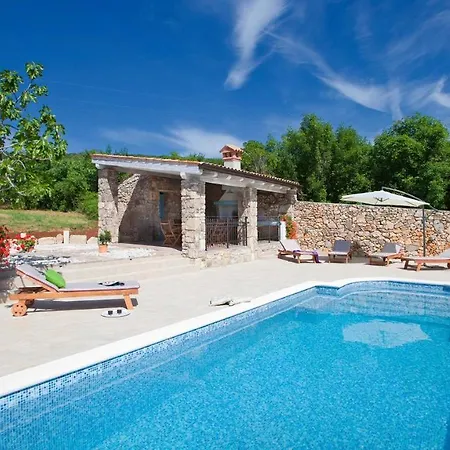 Charming Bea With Private Pool And Volleyball