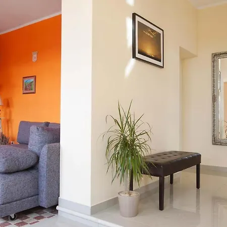 Villa Charming Bea With Private Pool And Volleyball