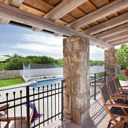 Charming Bea With Private Pool And Volleyball