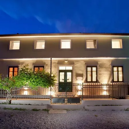 Charming Bea With Private Pool And Volleyball Koromačno