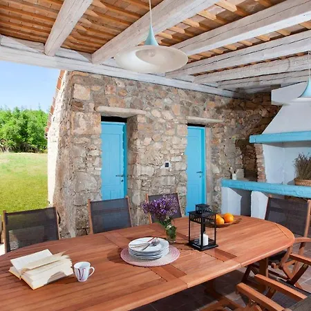 Charming Bea With Private Pool And Volleyball וילה Koromačno