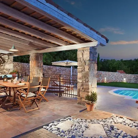 וילה Charming Bea With Private Pool And Volleyball *